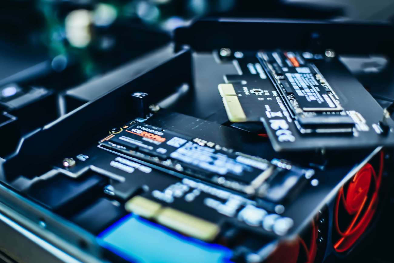 How Does SSD Store Data Without Power? (Quick Facts!)